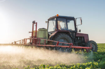 фото трактор обработка пестицидами