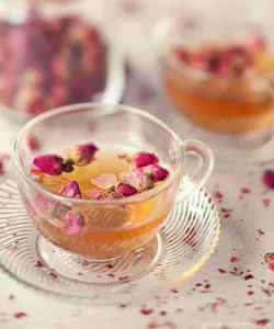 фото чай с лепестками розы съедобные цветы