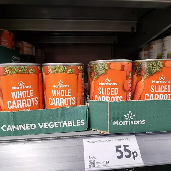 нарізана консервована морква