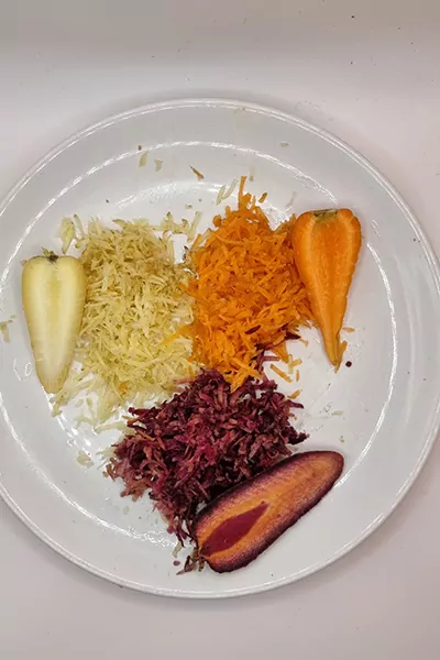 свіжа морква кольорова